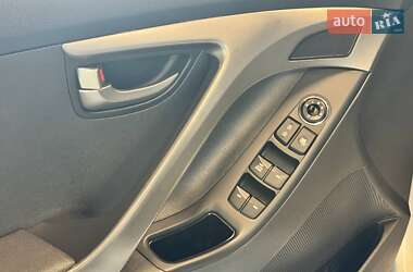 Седан Hyundai Elantra 2012 в 