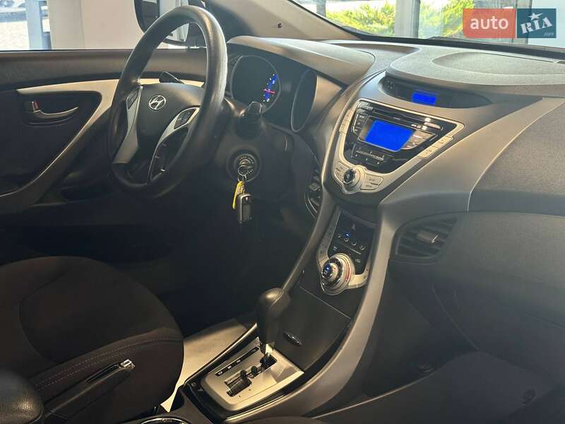 Седан Hyundai Elantra 2012 в Львове