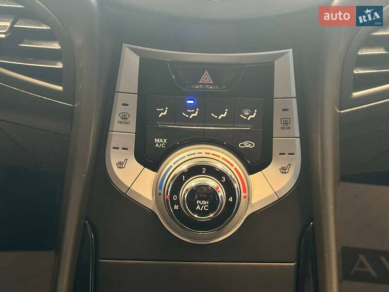 Седан Hyundai Elantra 2012 в Львове