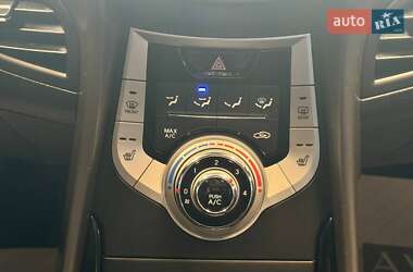 Седан Hyundai Elantra 2012 в 