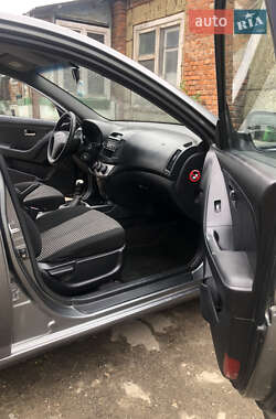 Седан Hyundai Elantra 2010 в 