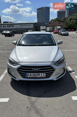 Седан Hyundai Elantra 2017 в Киеве