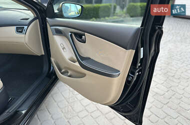 Седан Hyundai Elantra 2013 в 