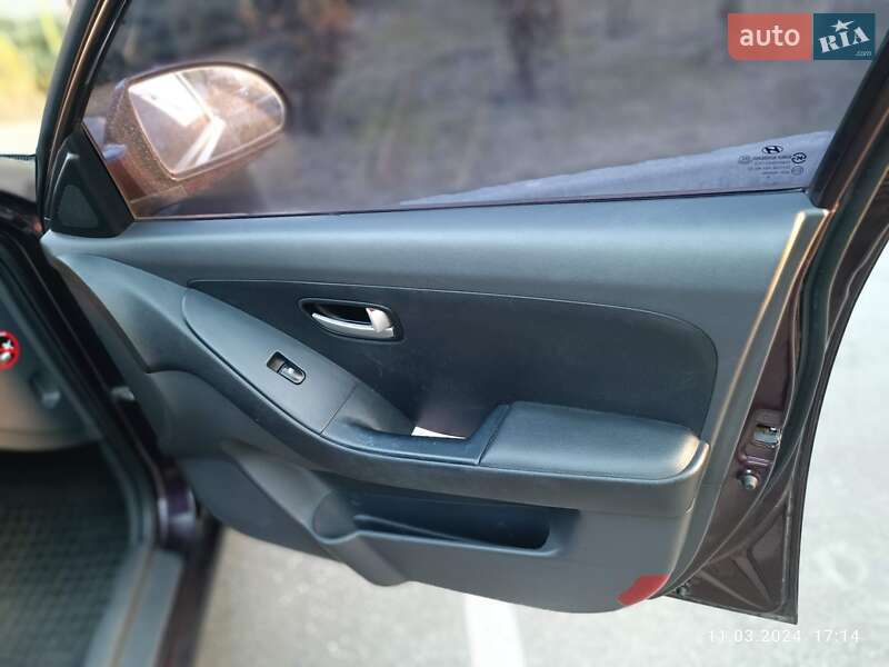 Седан Hyundai Elantra 2008 в Києві