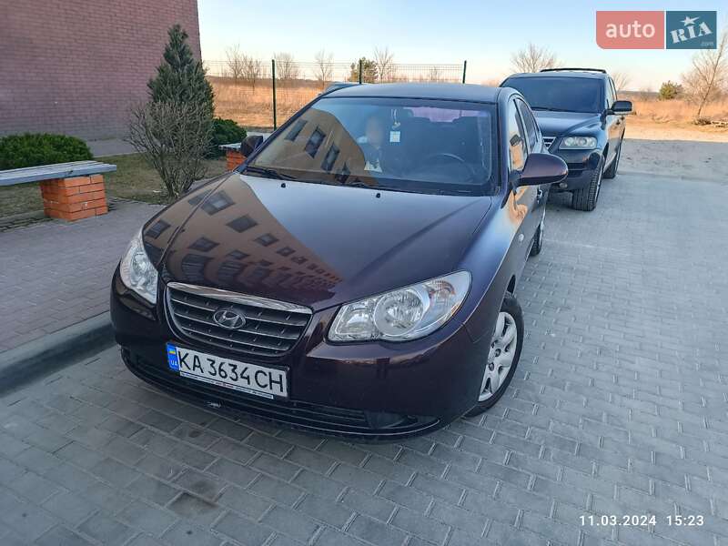 Седан Hyundai Elantra 2008 в Києві