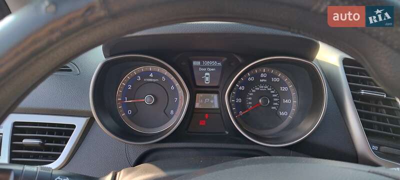 Хэтчбек Hyundai Elantra 2012 в Киеве