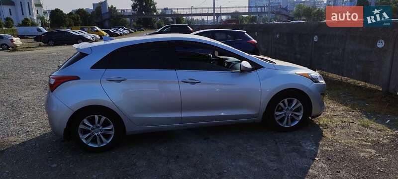 Хэтчбек Hyundai Elantra 2012 в Киеве