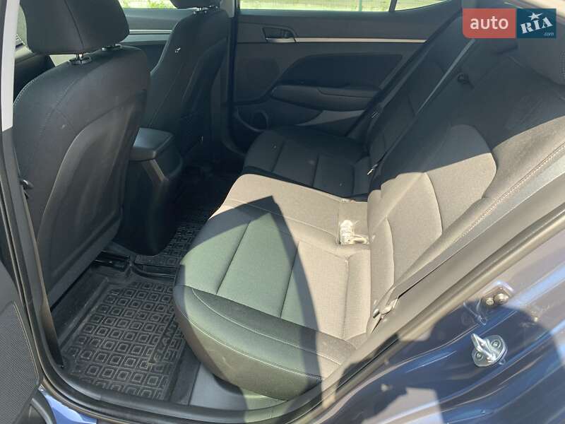 Седан Hyundai Elantra 2018 в Киеве