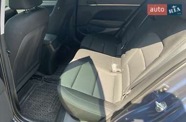 Седан Hyundai Elantra 2018 в 