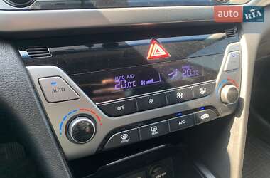 Седан Hyundai Elantra 2018 в 