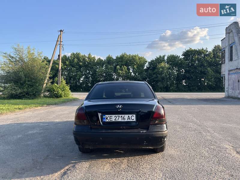 Седан Hyundai Elantra 2001 в Каменском