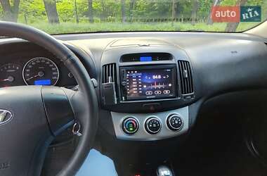 Седан Hyundai Elantra 2010 в 