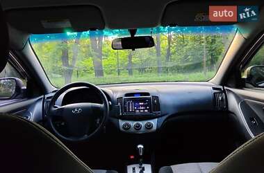 Седан Hyundai Elantra 2010 в 