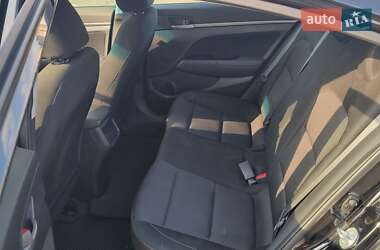 Седан Hyundai Elantra 2018 в 
