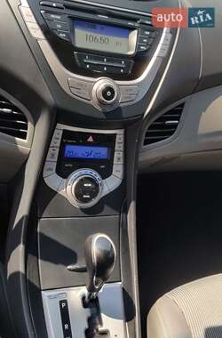 Седан Hyundai Elantra 2012 в 