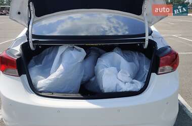 Седан Hyundai Elantra 2012 в 