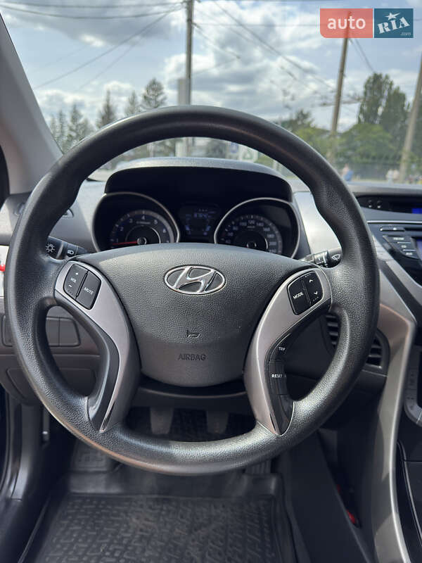 Седан Hyundai Elantra 2013 в Полтаве
