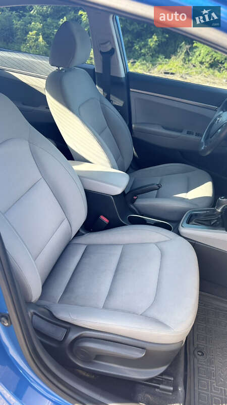 Седан Hyundai Elantra 2016 в Полтаве