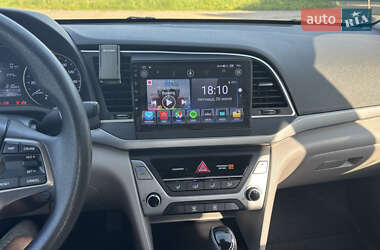 Седан Hyundai Elantra 2016 в 