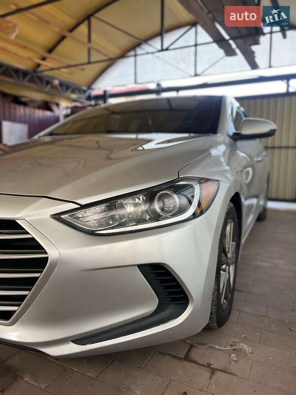 Седан Hyundai Elantra 2016 в Киеве