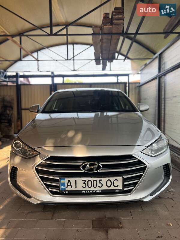 Седан Hyundai Elantra 2016 в Киеве