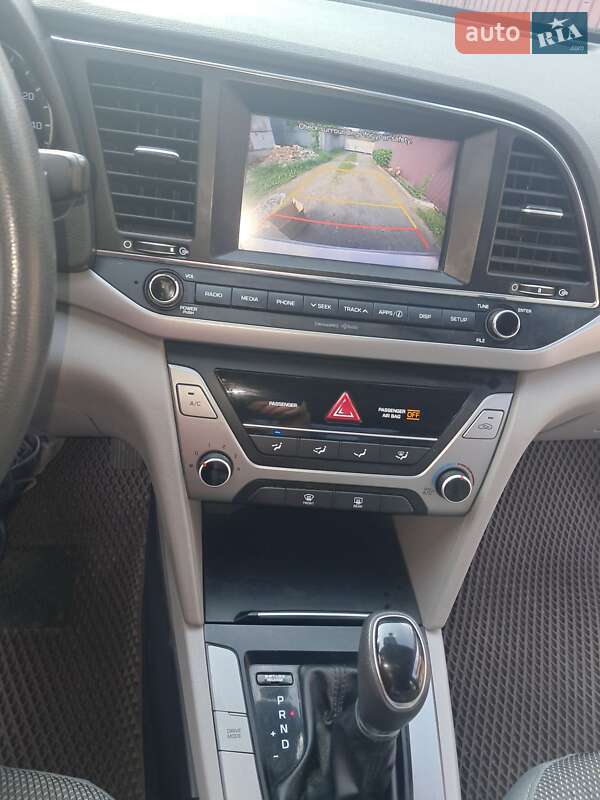 Седан Hyundai Elantra 2016 в Киеве