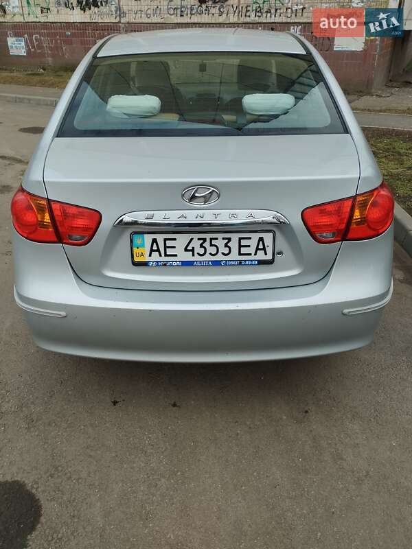 Седан Hyundai Elantra 2011 в Днепре
