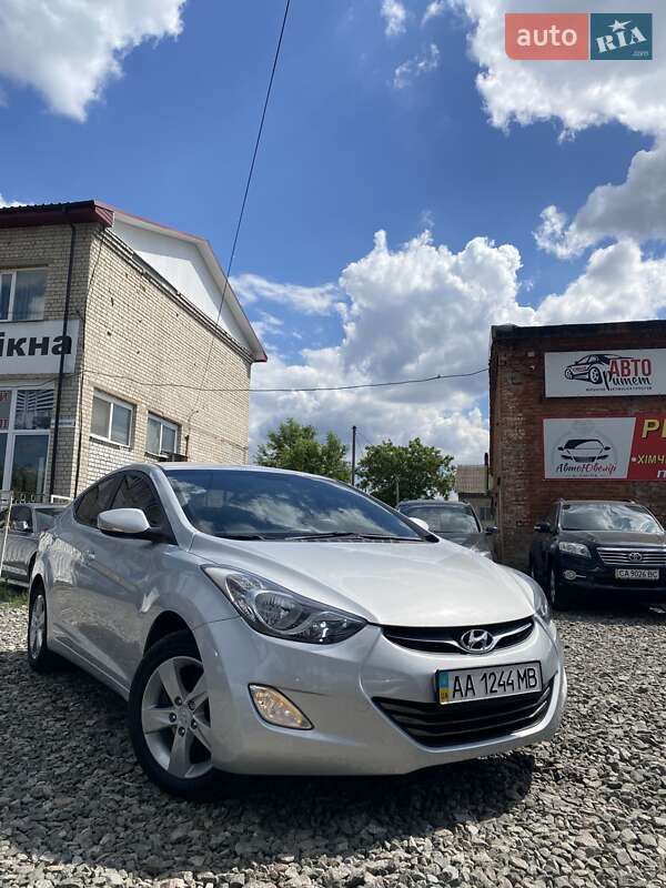 Hyundai Elantra 2012