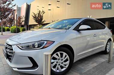 Седан Hyundai Elantra 2016 в Києві