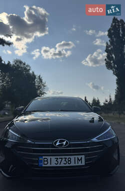 Седан Hyundai Elantra 2019 в 