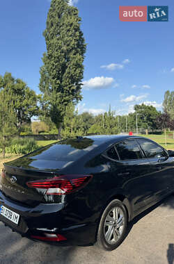 Седан Hyundai Elantra 2019 в 