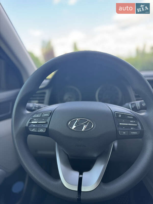 Седан Hyundai Elantra 2019 в Кременчуці