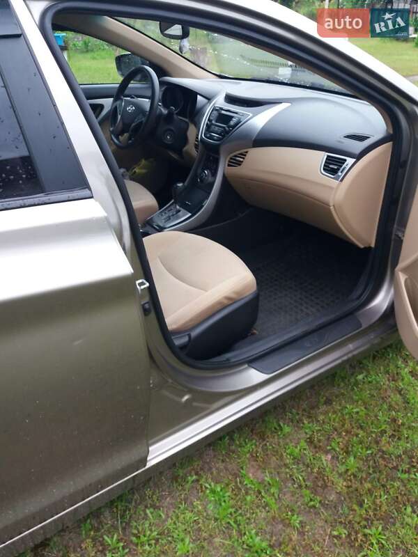 Седан Hyundai Elantra 2013 в Чернигове