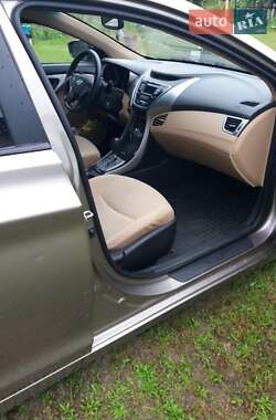 Седан Hyundai Elantra 2013 в 
