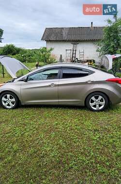 Седан Hyundai Elantra 2013 в 