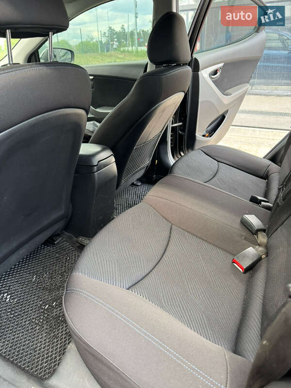 Седан Hyundai Elantra 2013 в Києві