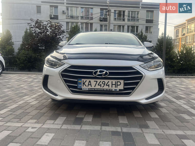 Седан Hyundai Elantra 2017 в Киеве