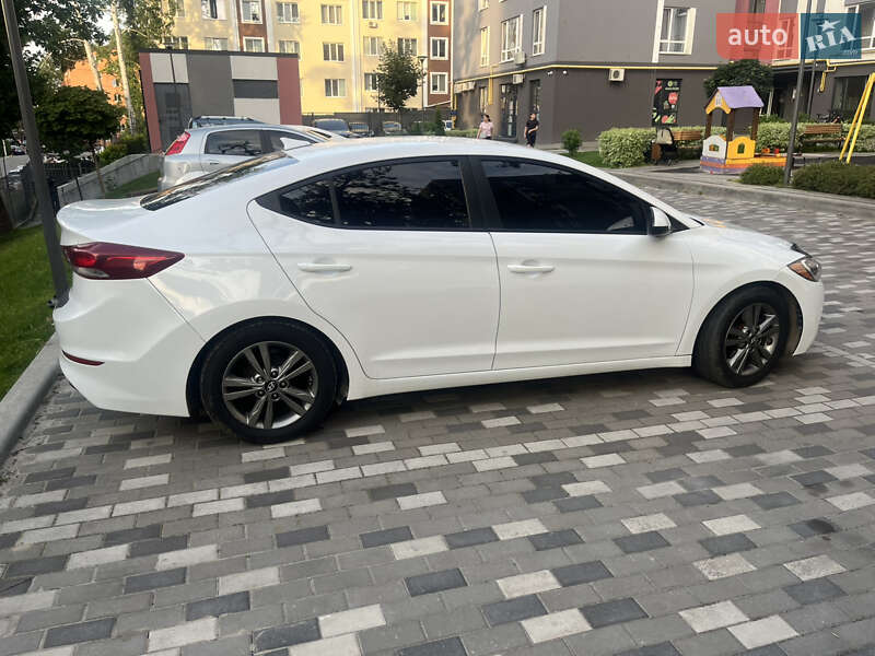 Седан Hyundai Elantra 2017 в Киеве