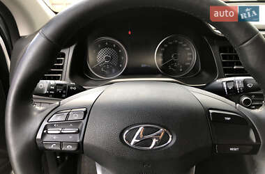 Седан Hyundai Elantra 2020 в 