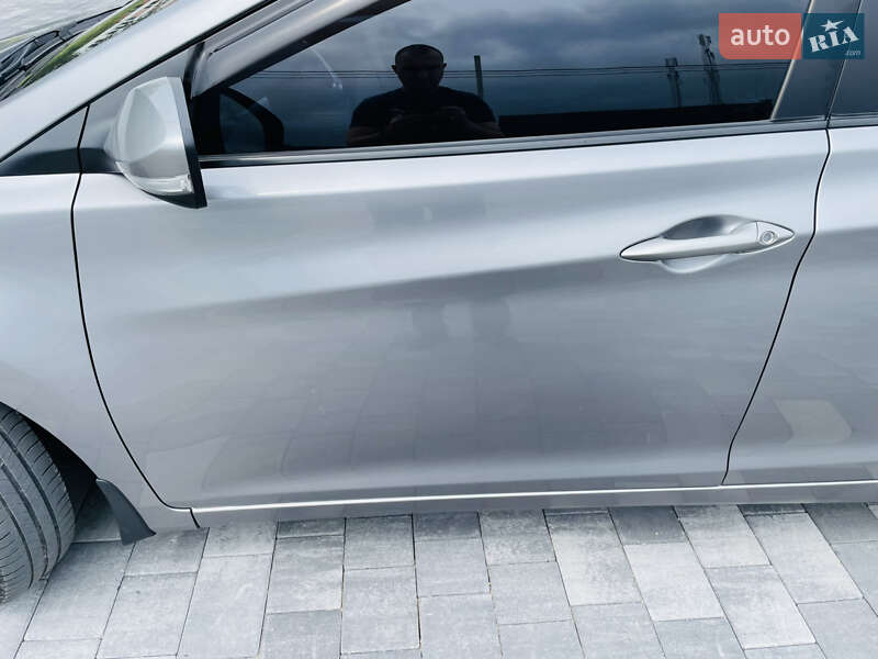 Седан Hyundai Elantra 2011 в Виннице