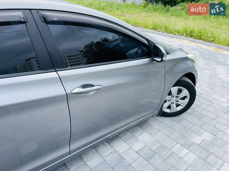 Седан Hyundai Elantra 2011 в Виннице