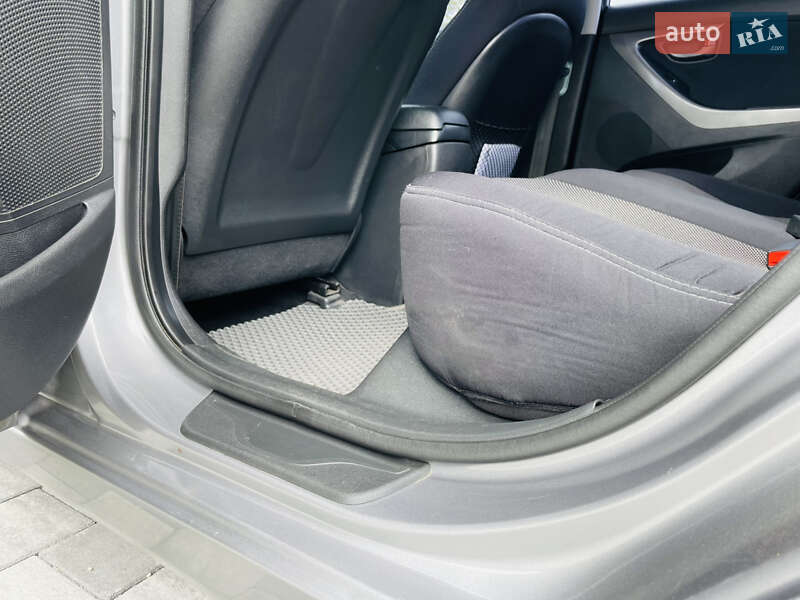 Седан Hyundai Elantra 2011 в Виннице