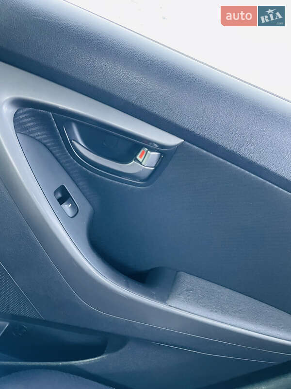 Седан Hyundai Elantra 2011 в Виннице