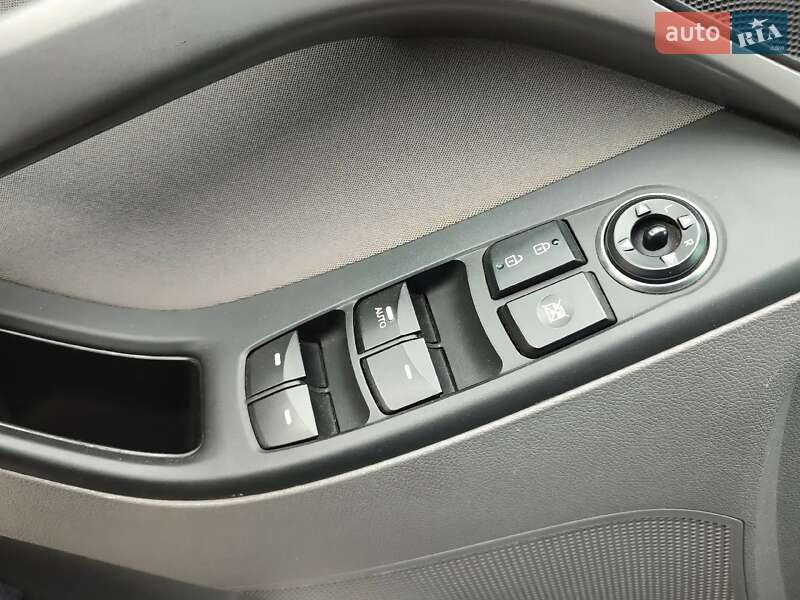 Седан Hyundai Elantra 2014 в Сумах