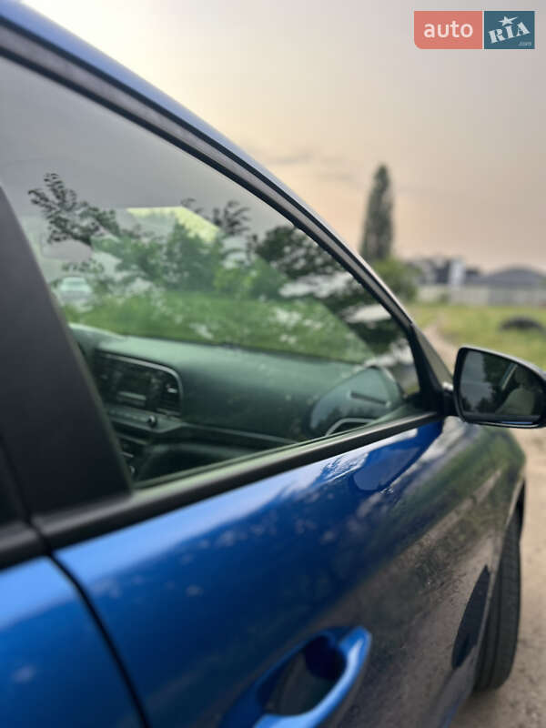 Седан Hyundai Elantra 2017 в Кропивницькому