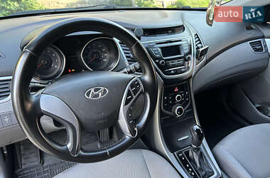 Седан Hyundai Elantra 2015 в 