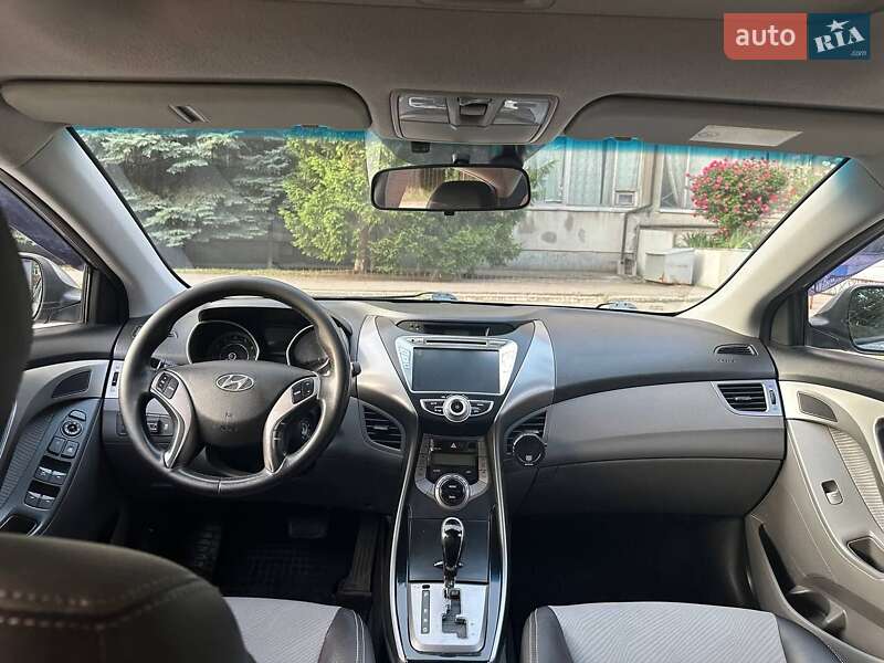 Седан Hyundai Elantra 2013 в Днепре