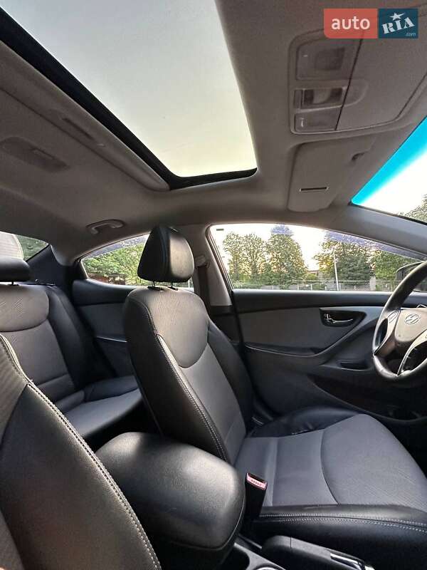 Седан Hyundai Elantra 2013 в Днепре