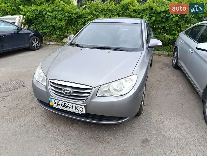 Седан Hyundai Elantra 2010 в Києві