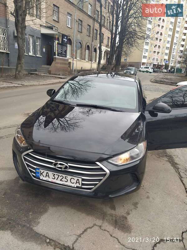 Седан Hyundai Elantra 2017 в Киеве